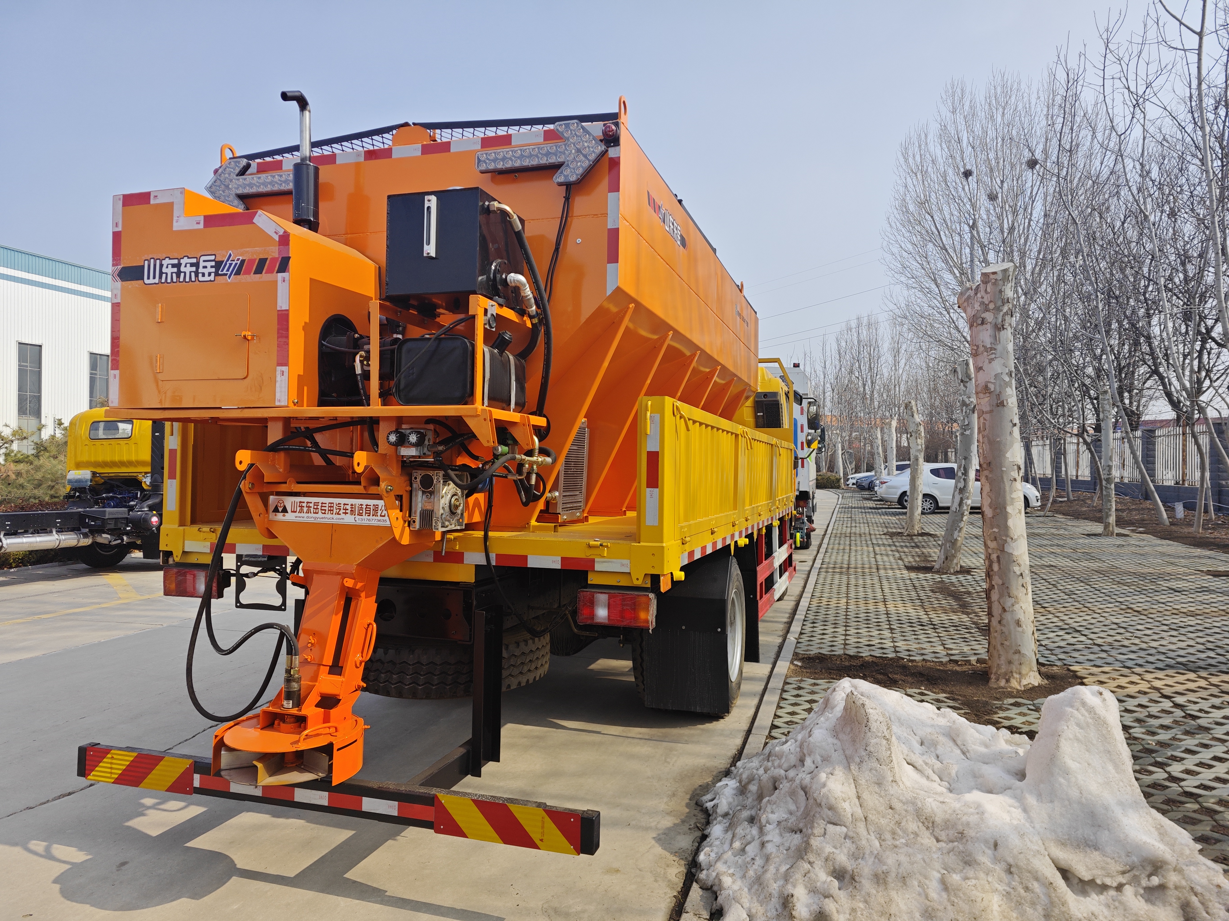 Shengyue Multi-functional Snow Removal Truck, 18-ton Class, Dongfeng Chassis, Optional 3-3.6m Snow Plow