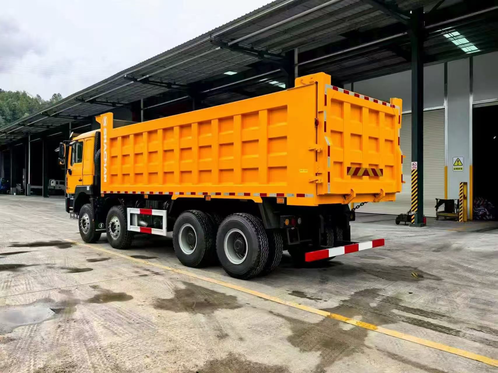 Shakman F3000 Super-Powerful Dump Truck:8*4