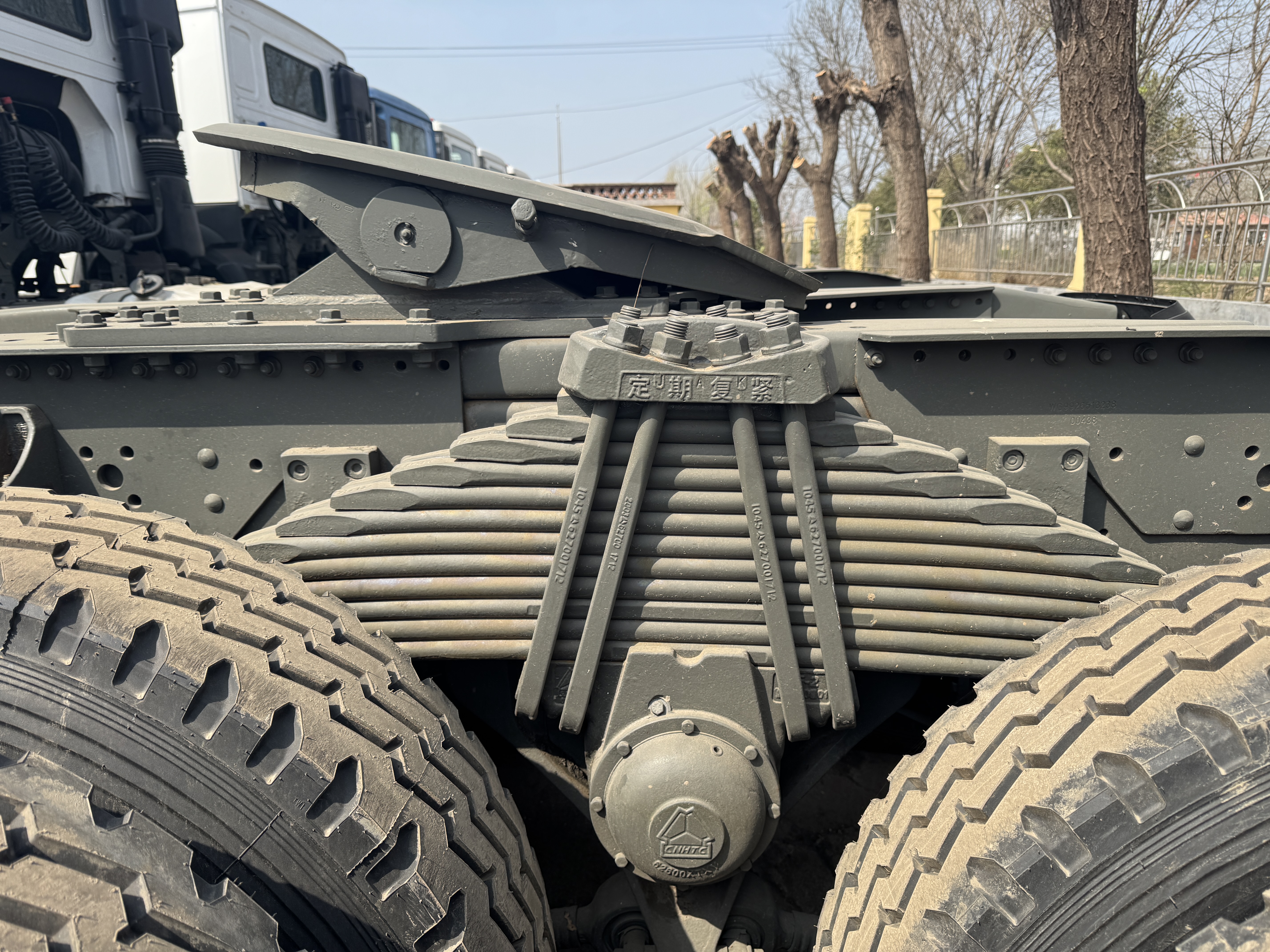 Sinotruk Howo 380‑HP tractor‑head.