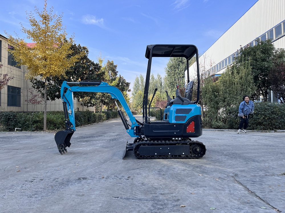 1.5Ton Mini Excavator | 20HP CE EPA Engine | 40L/Min Hydraulic Flow | 40° Slope Mastery