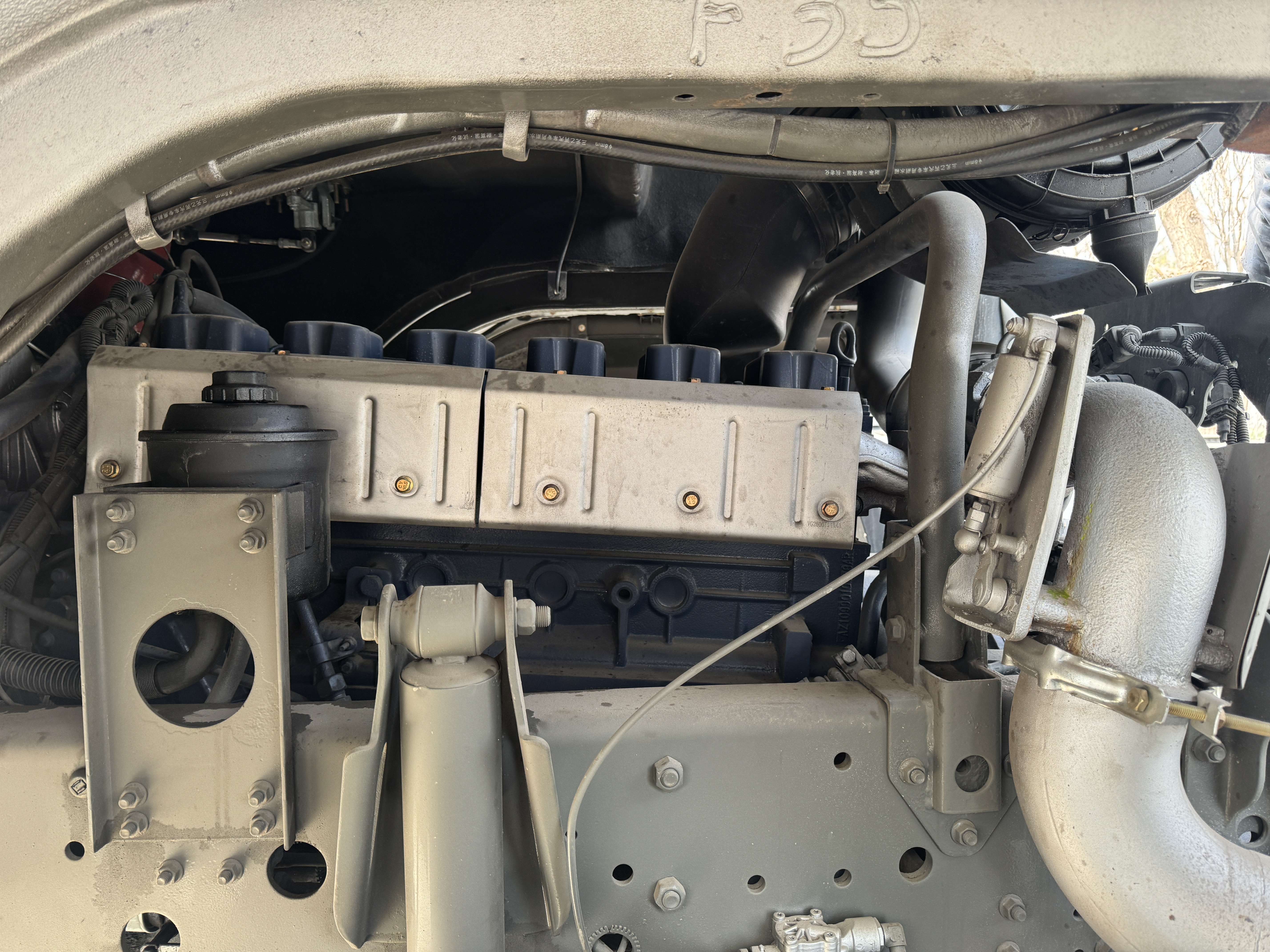 Sinotruk Howo 380‑HP tractor‑head.