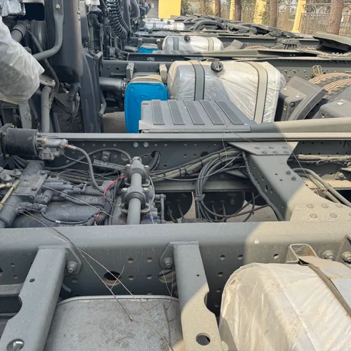 Sinotruk Howo 380‑HP tractor‑head.