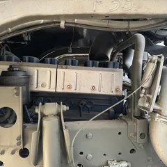 Sinotruk Howo 380‑HP tractor‑head.