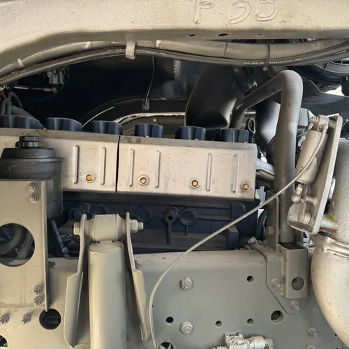 Sinotruk Howo 380‑HP tractor‑head.