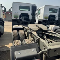 Sinotruk Howo 380‑HP tractor‑head.