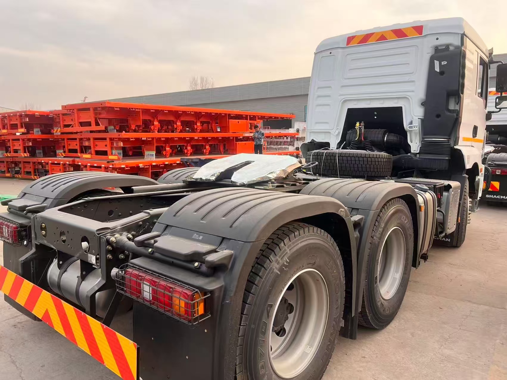 Shaanxi Automobile Delong H3000 tractor truck;