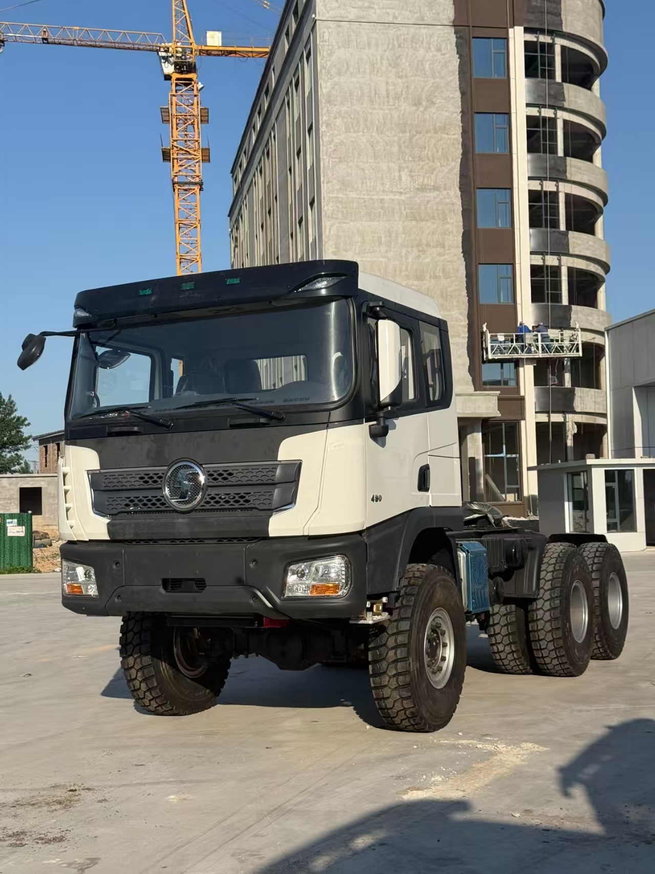 Shakman 6x6 All-Wheel Drive Off-Road Tracto