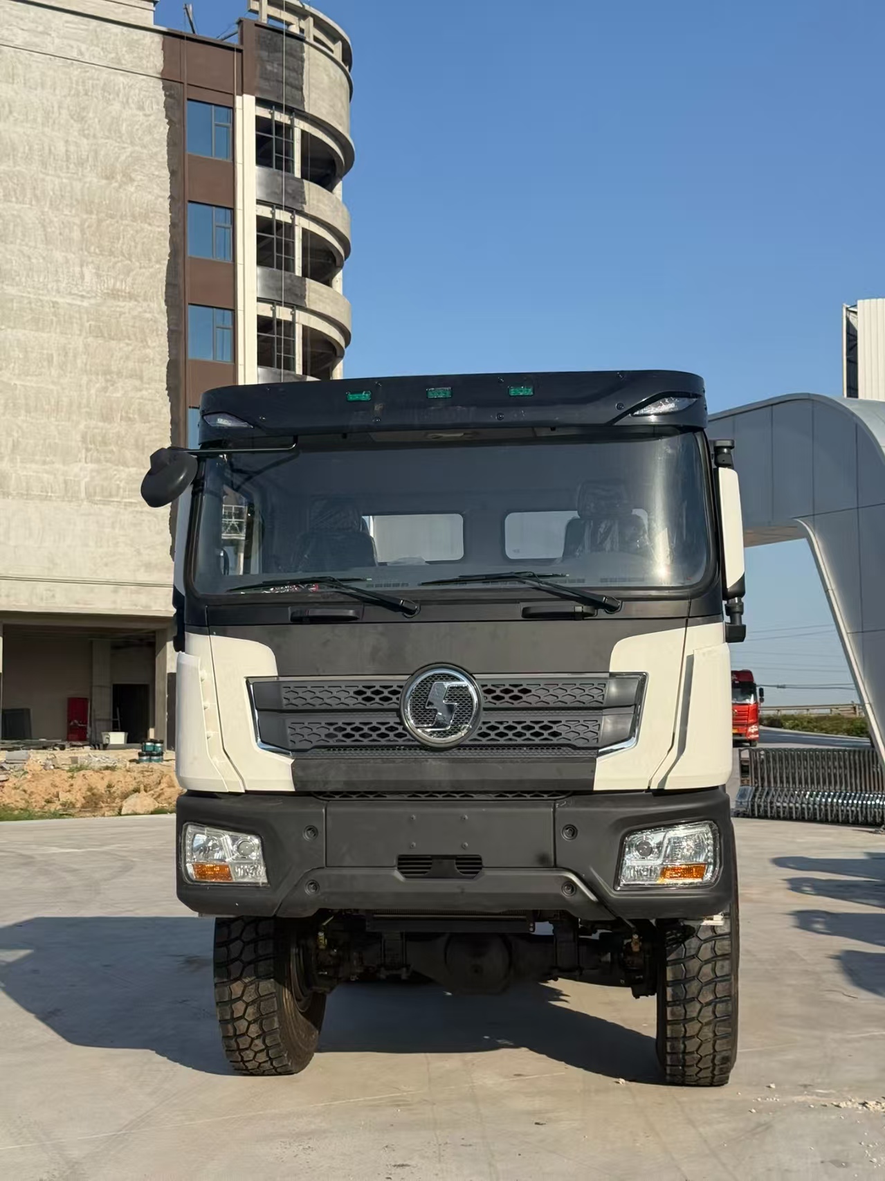 Shakman 6x6 All-Wheel Drive Off-Road Tracto