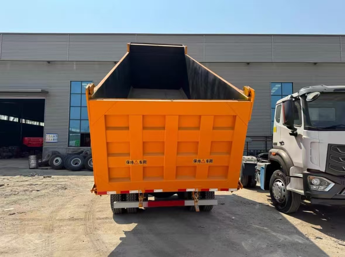 SHACMAN 8×4 Dump Truck