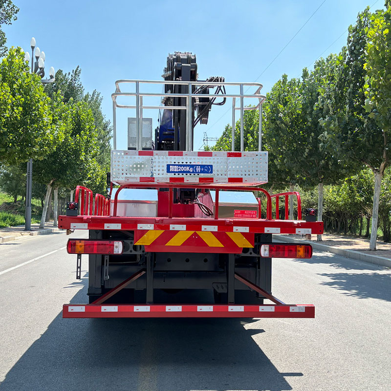 Chinese 4X2 Mounted Crane Truck with  8 Ton Telescopic Boom with 30m High-Altitude Work Platform