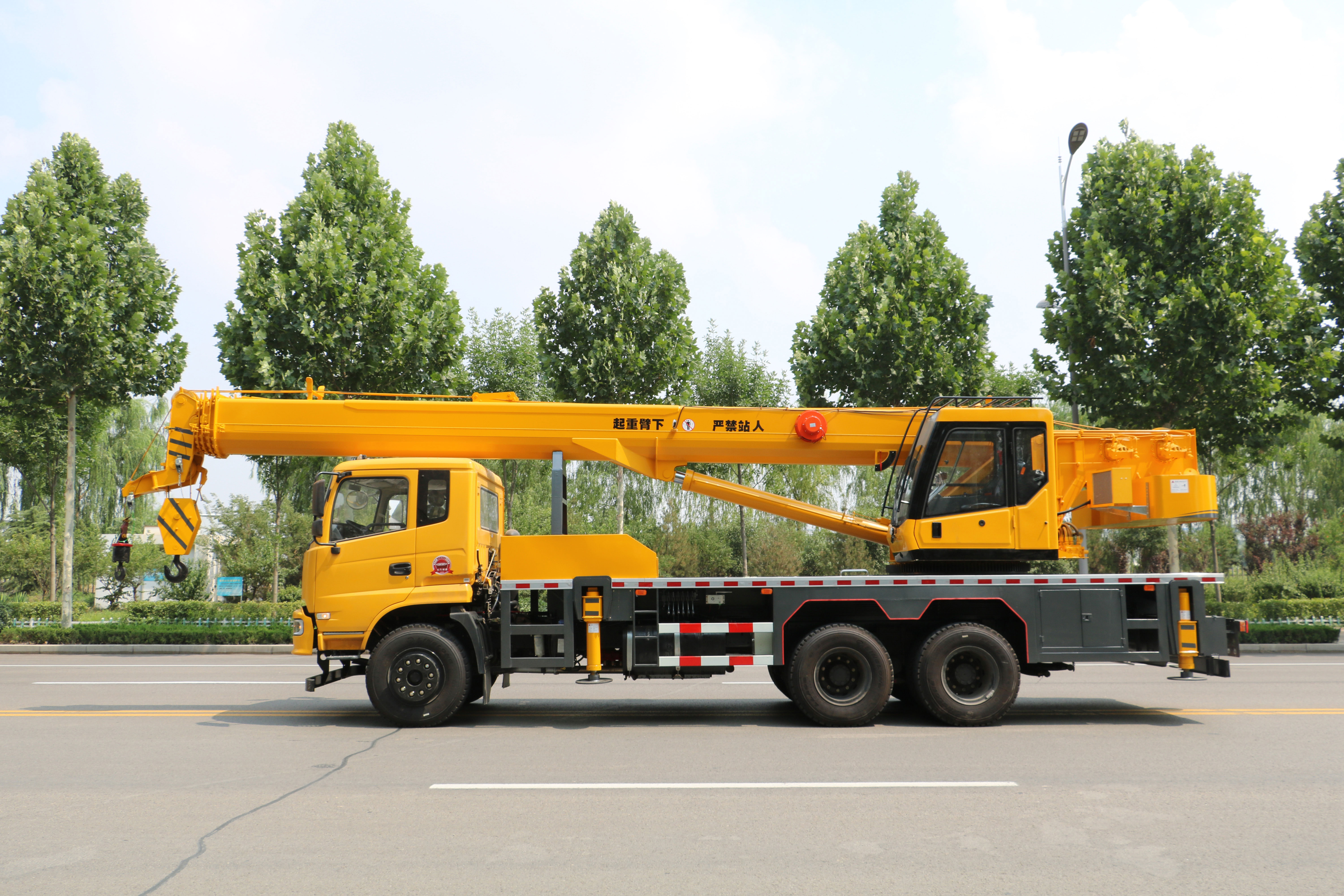 25 Tons Crane Telescopic Crane Telescopic Boom Mobile Truck Crane for Car Lift Crane Can Be Customized According to Requirements
