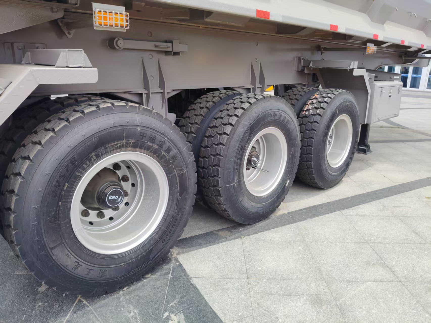 10-11m Rear Tipper Semi-Trailer, 3/4 Axles Optional, U-type High-strength Steel Body