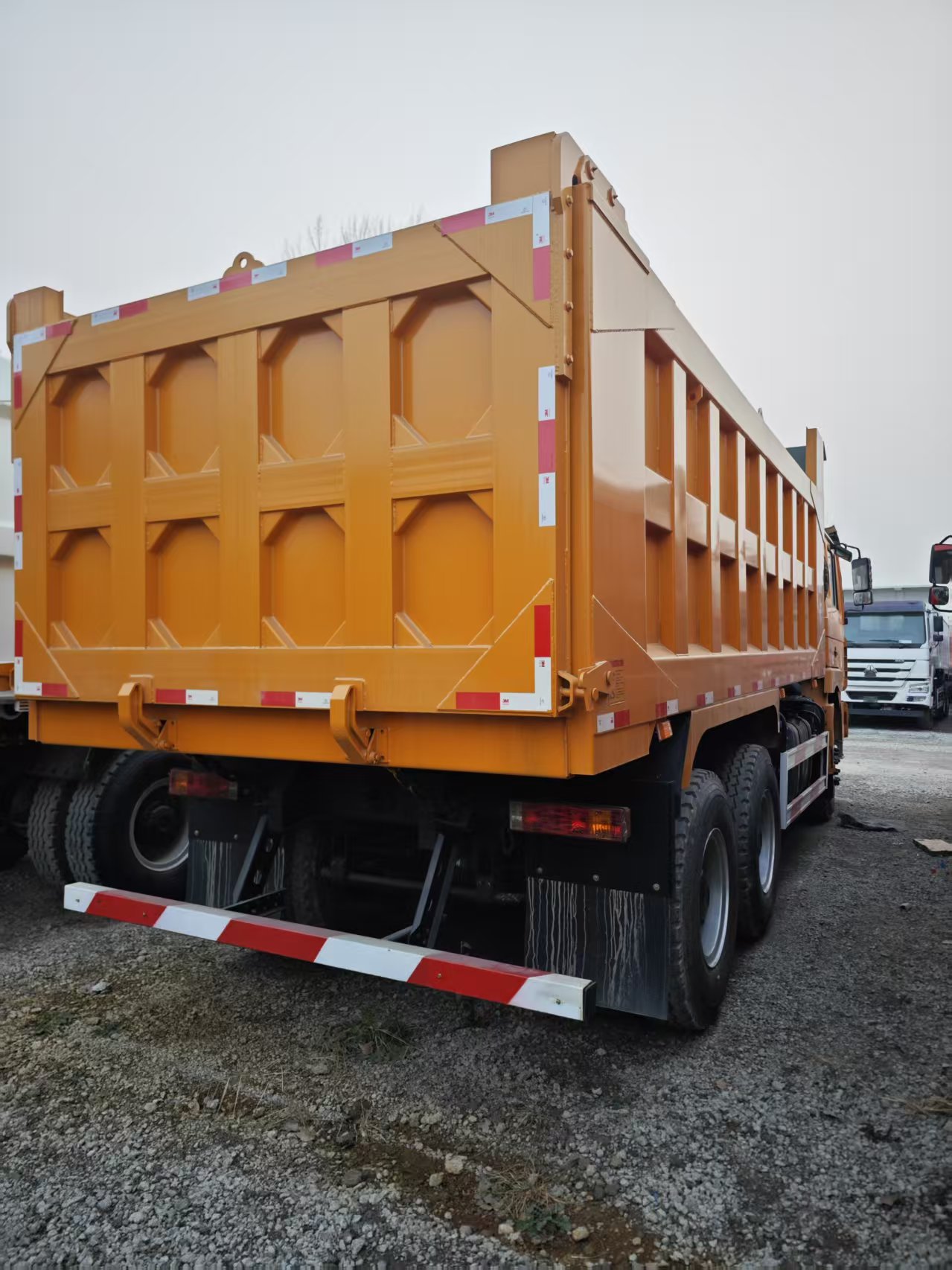 High Reliability SHACMAN F3000 Tipper Truck, 10-25m³ Capacity LHD Dump Truck at Factory Price for Saudi Arabia & Africa Market