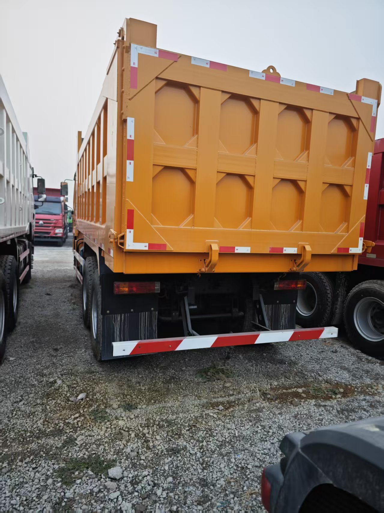 High Reliability SHACMAN F3000 Tipper Truck, 10-25m³ Capacity LHD Dump Truck at Factory Price for Saudi Arabia & Africa Market