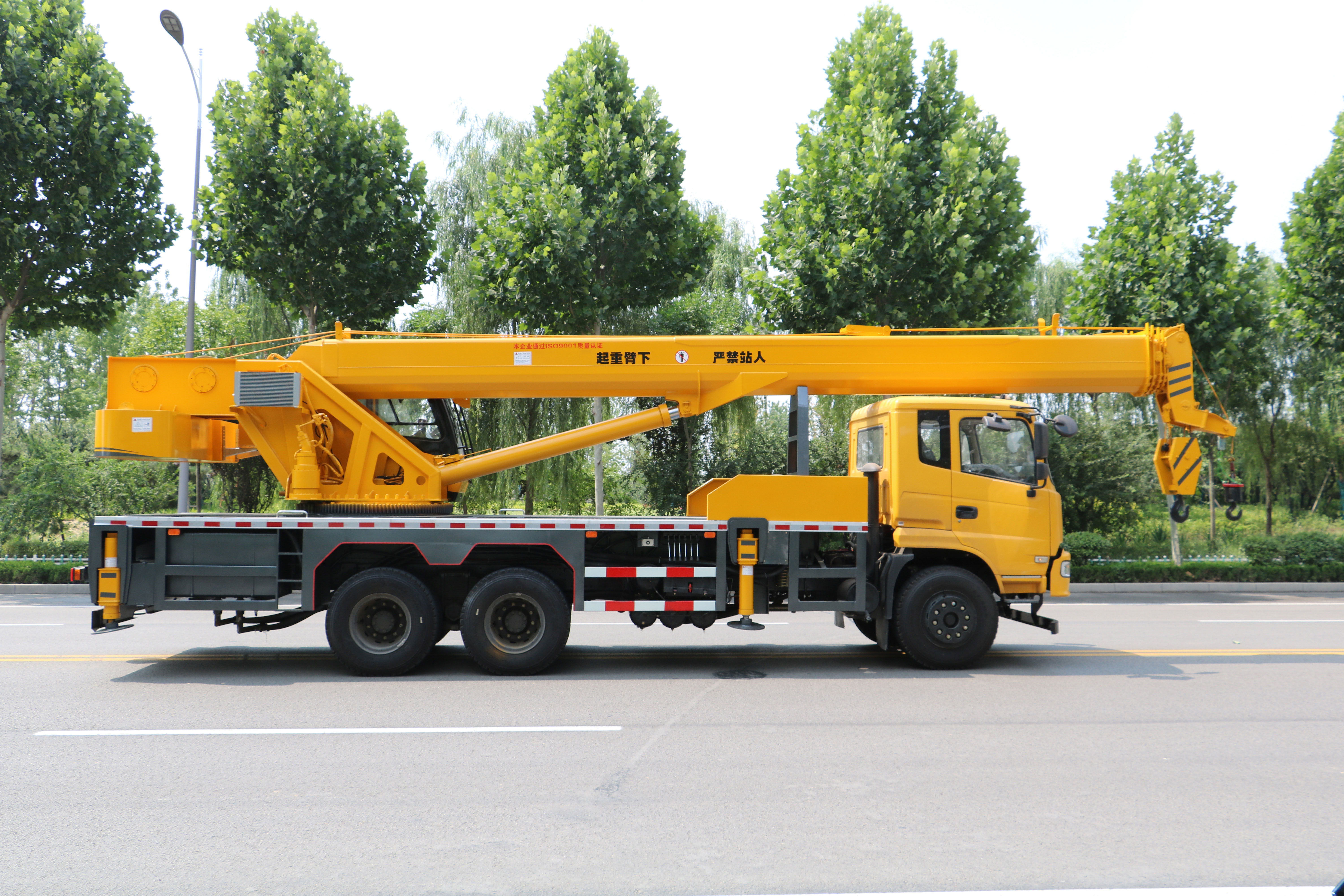 25 Tons Crane Telescopic Crane Telescopic Boom Mobile Truck Crane for Car Lift Crane Can Be Customized According to Requirements