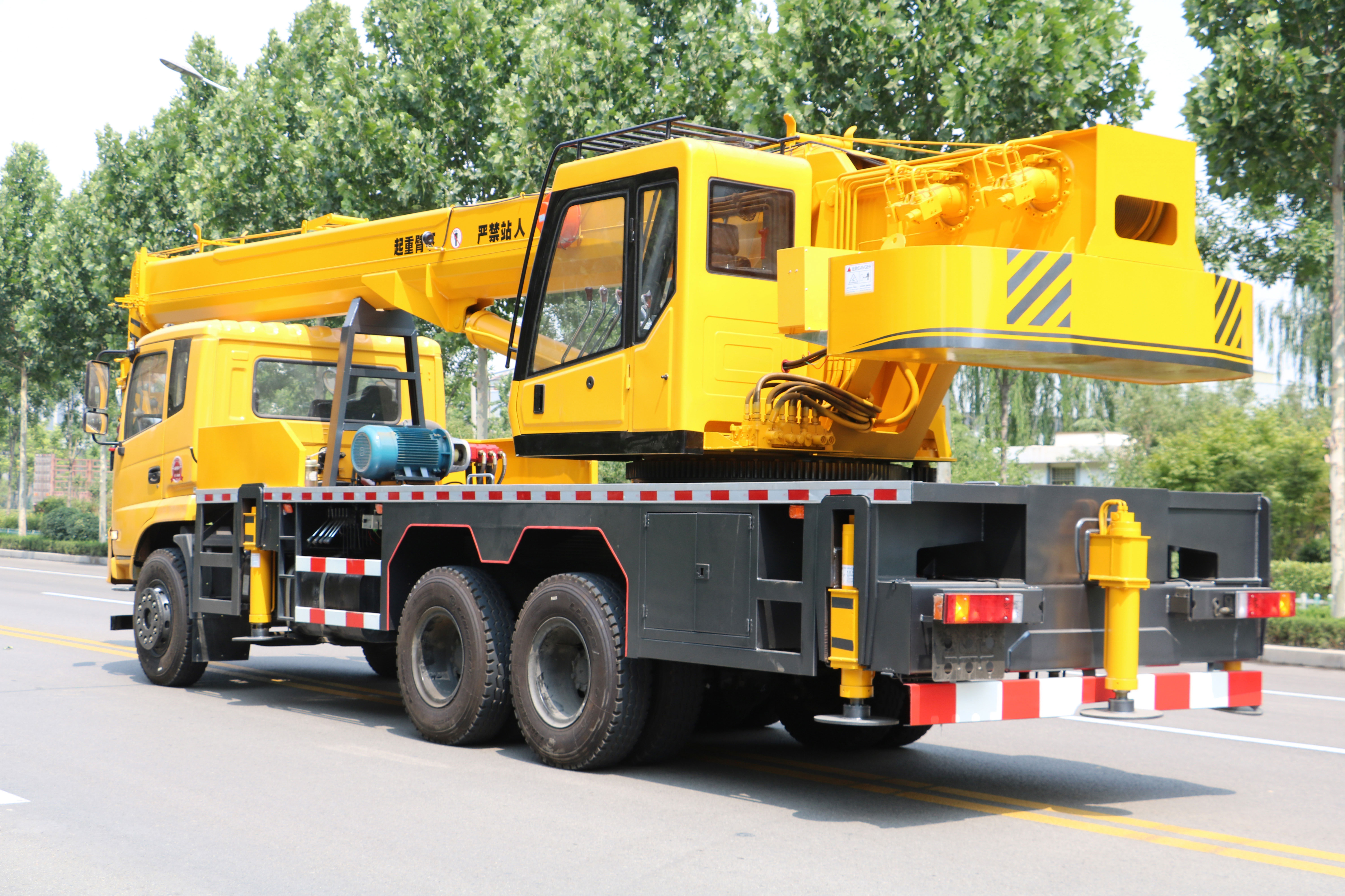 25 Tons Crane Telescopic Crane Telescopic Boom Mobile Truck Crane for Car Lift Crane Can Be Customized According to Requirements
