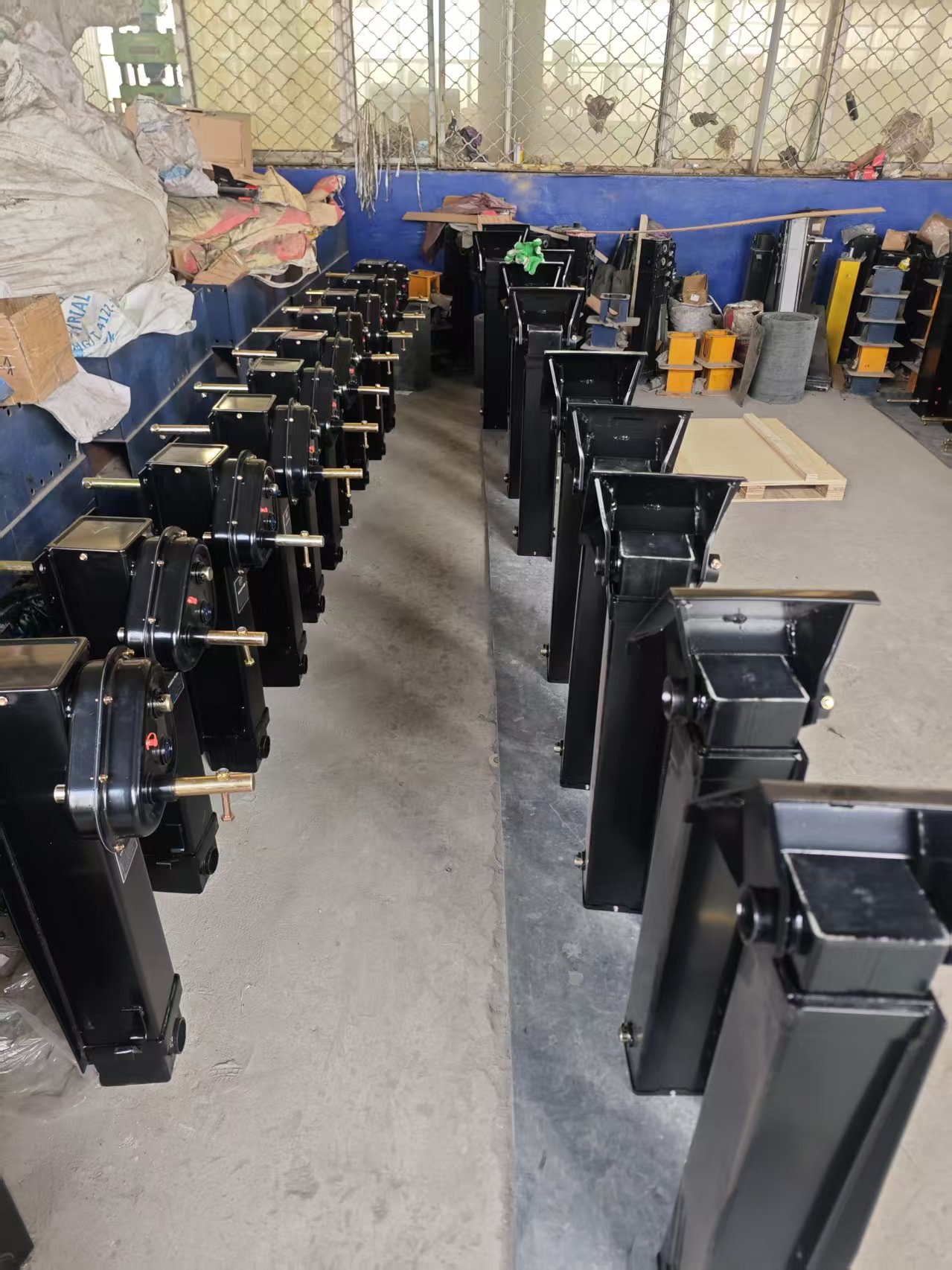 New Heavy Duty Semi Trailer Landing Gear Support Legs OEM Manufacturer 80T Max Load Capacity Powder Coating for Retrofit/Upgrade