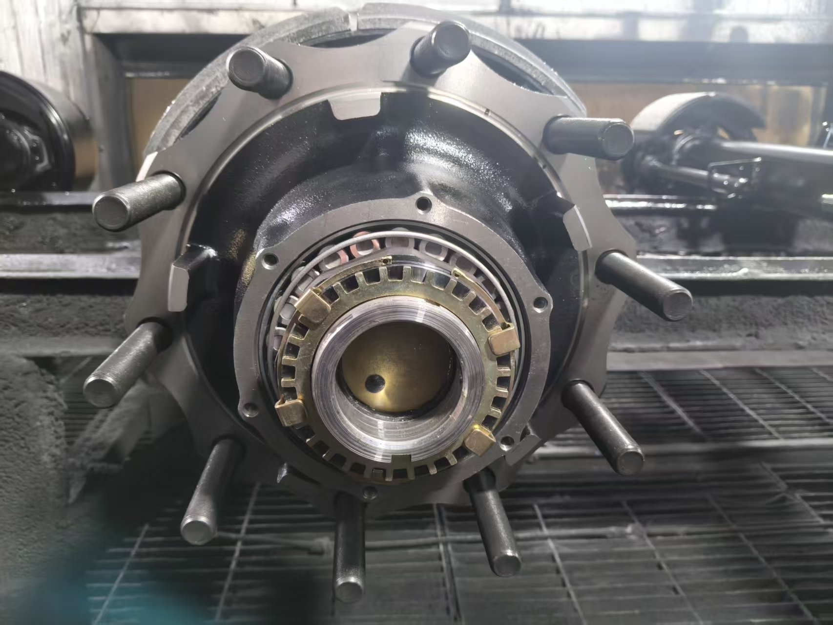 Trailer Axle for Cross-border Freight, Certified for Global Markets, Bulk Matching for Trailers