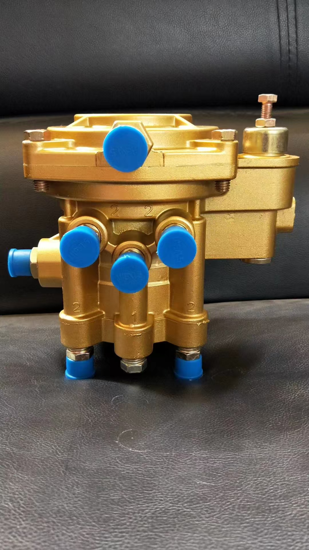 3-Axle Synchronous Relay Valve For Semi-Trailer, Multi Air Ports, Fast Brake Response