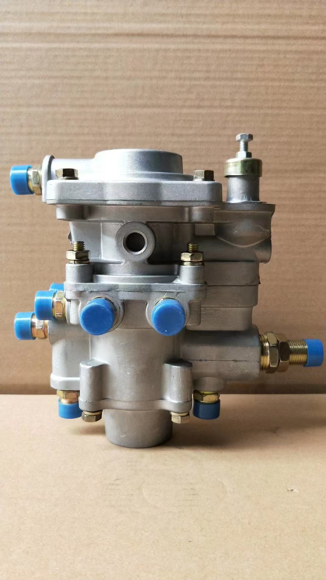 3-Axle Synchronous Relay Valve For Semi-Trailer, Multi Air Ports, Fast Brake Response