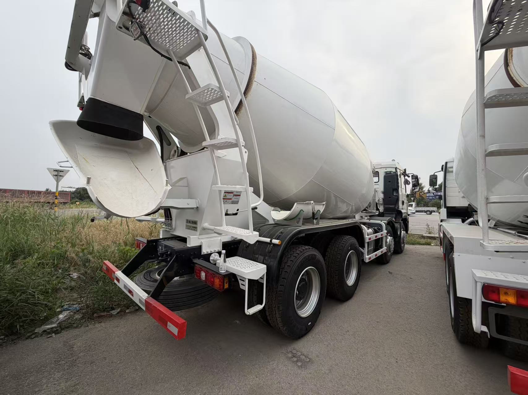 HOWO 6×4 Concrete Mixer Truck, 8/10/12/14/15/16m³ Multiple Volumes Optional
