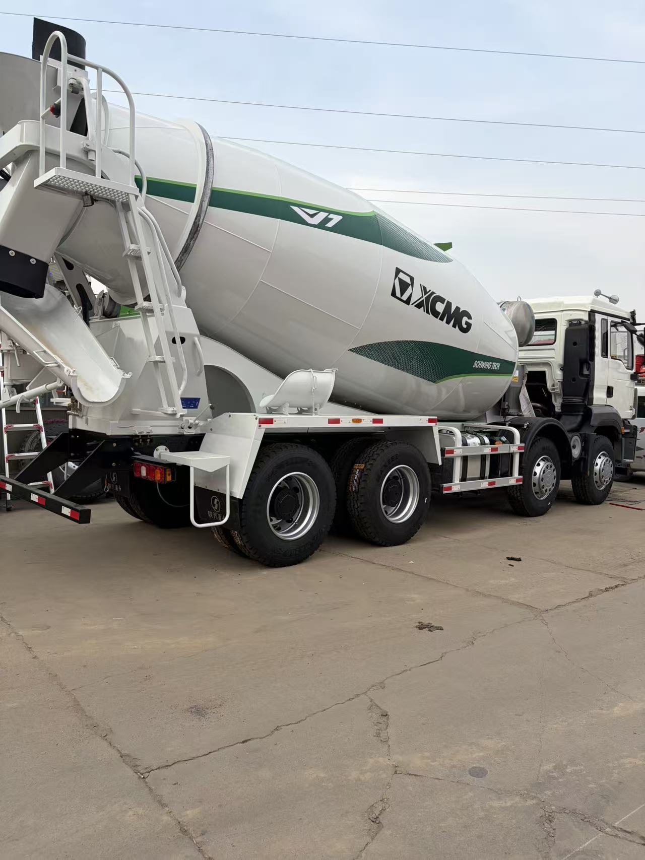 HOWO 6×4 Concrete Mixer Truck, 8/10/12/14/15/16m³ Multiple Volumes Optional