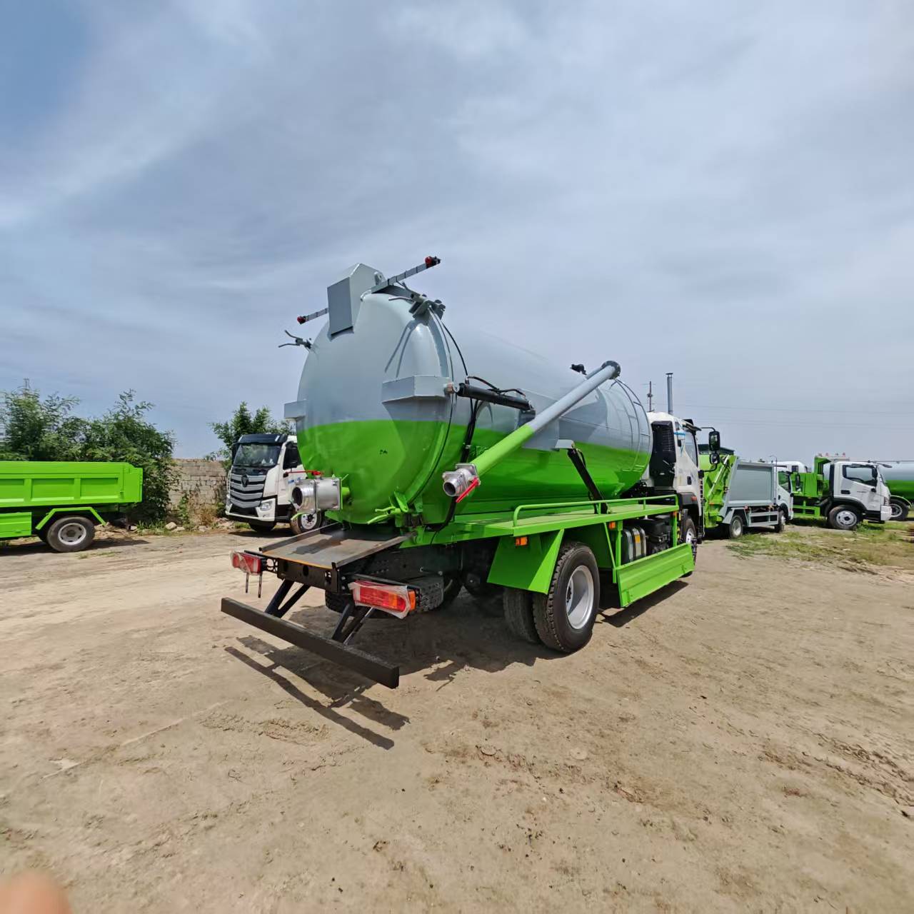 Foton 4×2 Septic Suction Truck 12/15m³ National VI Single Axle Sewage Vacuum Suction Tank Truck