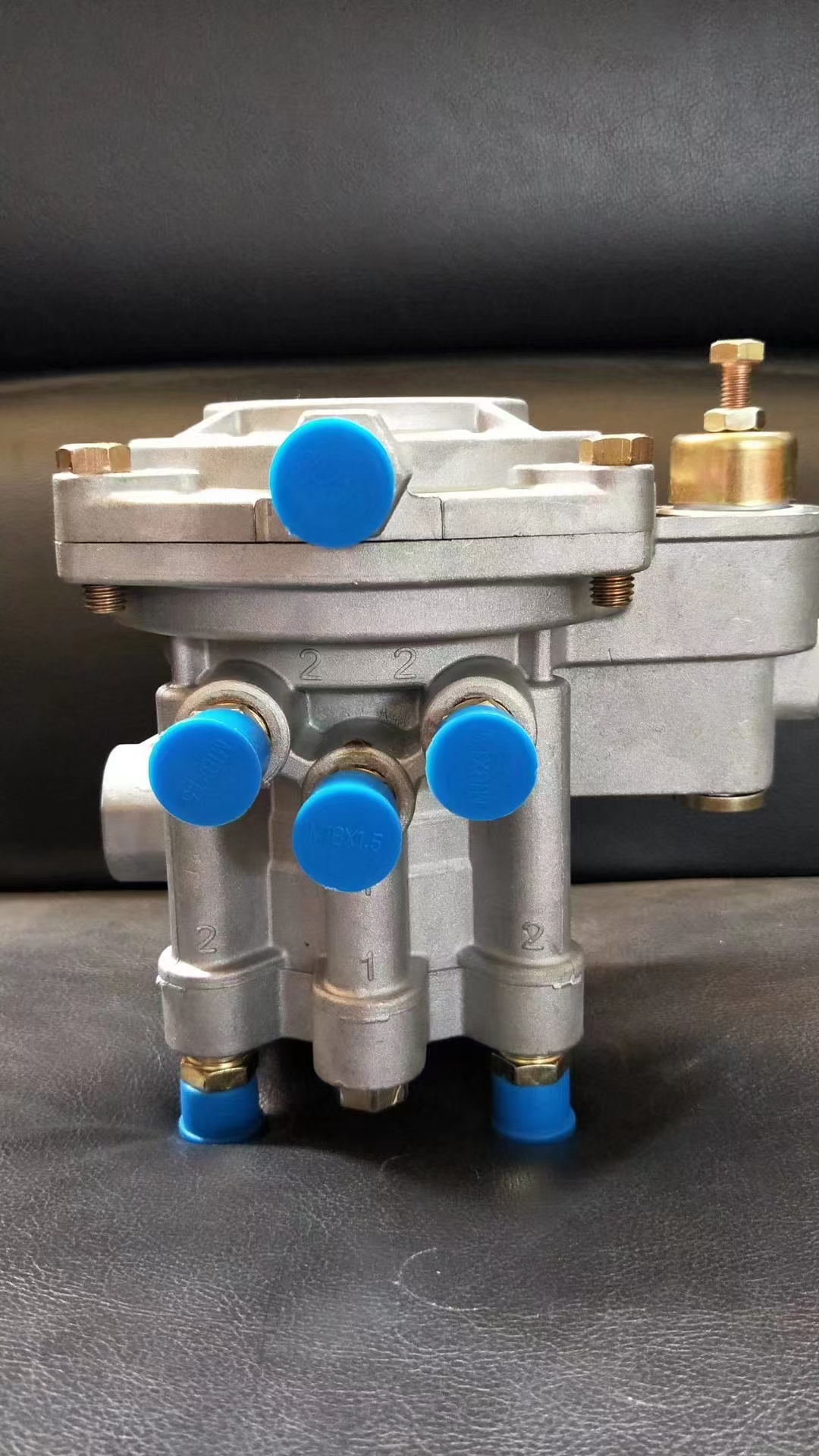 3-Axle Synchronous Relay Valve For Semi-Trailer, Multi Air Ports, Fast Brake Response