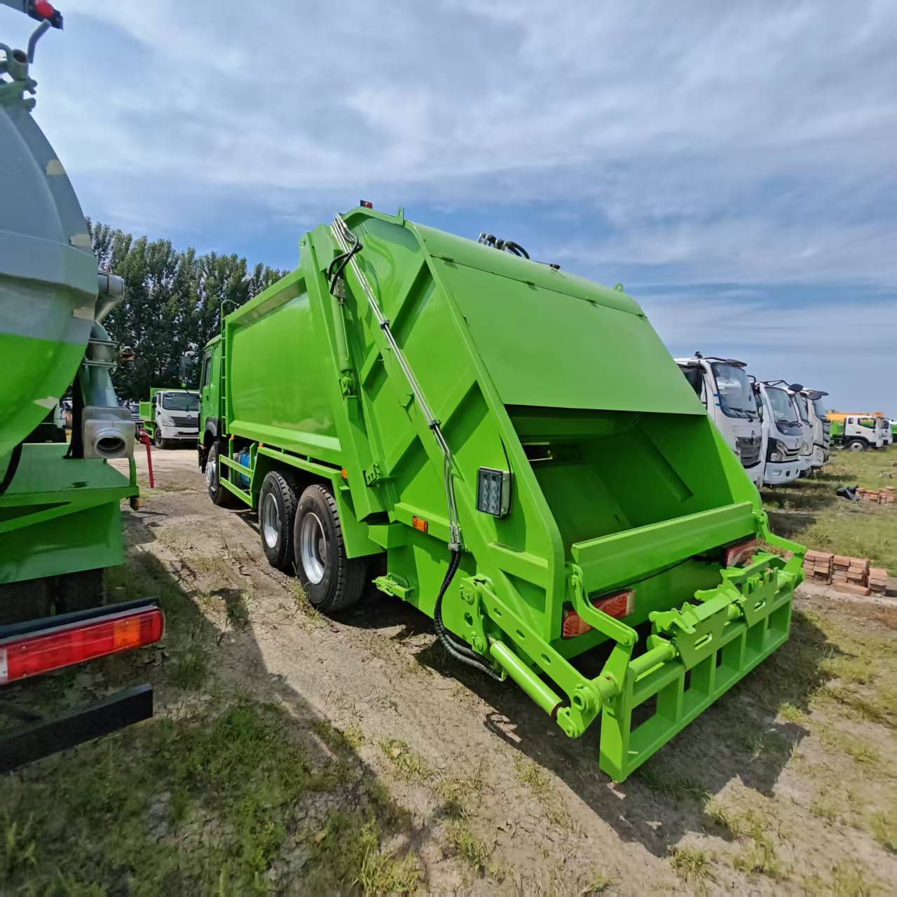 Rear Loader Compactor Garbage Truck, Hydraulic Compression Waste Collection Truck, Sanitation Refuse Compactor Truck for Municipal Environmental Sanitation