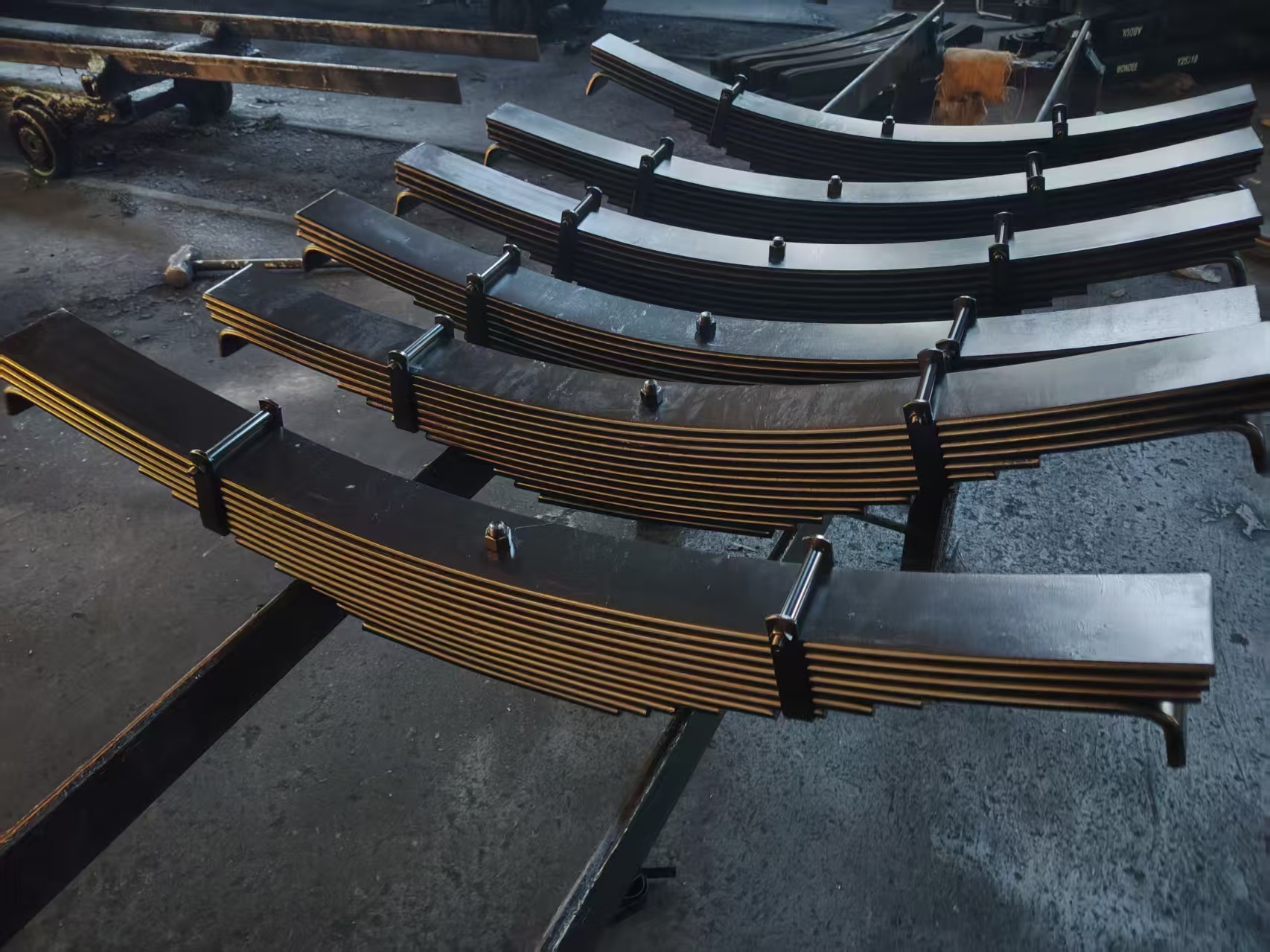 Heavy Trailer Shock-absorbing Leaf Spring, Fatigue & Wear Resistant, For Long Haul Heavy Transport