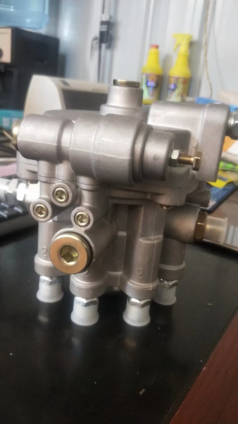 3-Axle Synchronous Relay Valve For Semi-Trailer, Multi Air Ports, Fast Brake Response