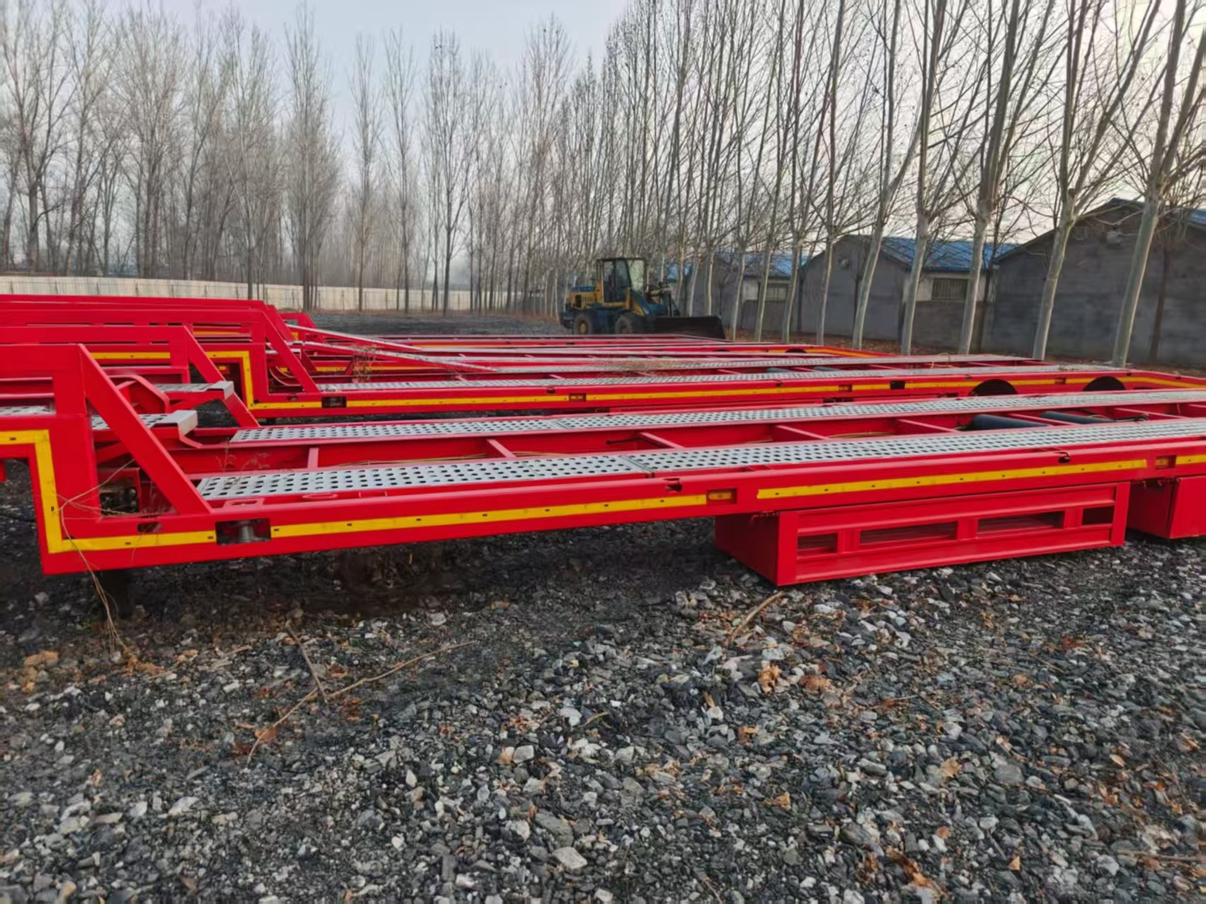 Low Bed Semi Trailer with Tool Box, Drop Deck Semi-Trailer for Excavator & Heavy Machinery Haulage