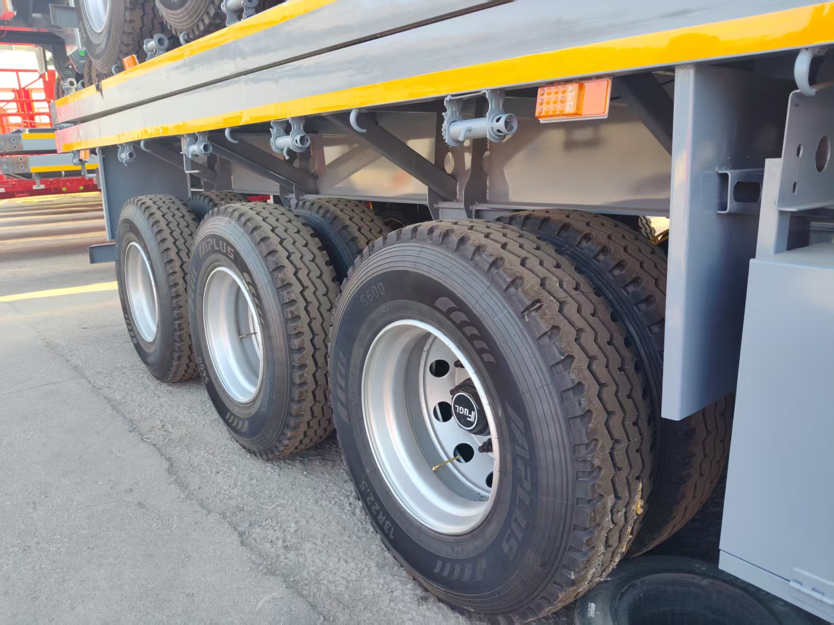 3 Axle Flatbed Semi Trailer For Heavy Cargo Transport