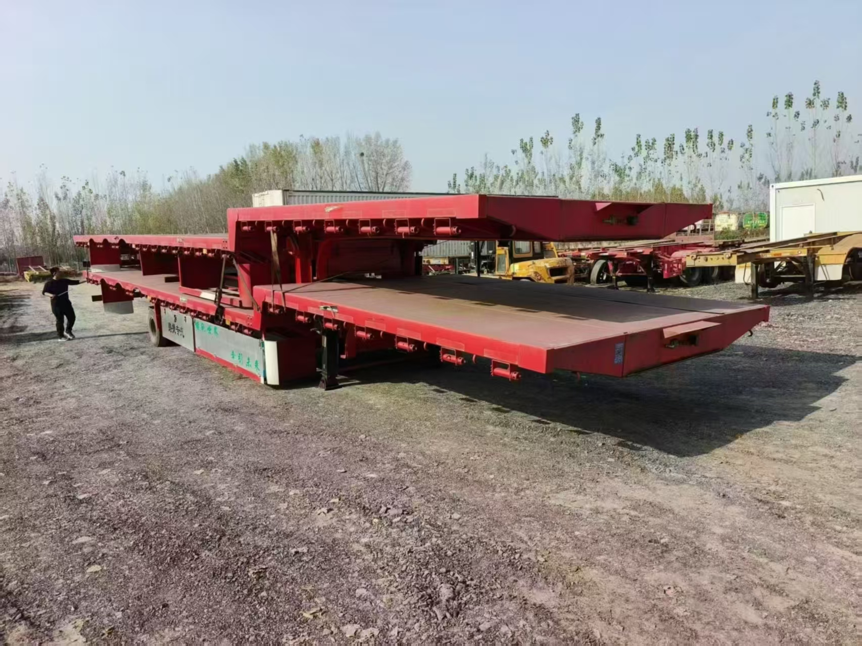 Low Bed Semi Trailer with Tool Box, Drop Deck Semi-Trailer for Excavator & Heavy Machinery Haulage