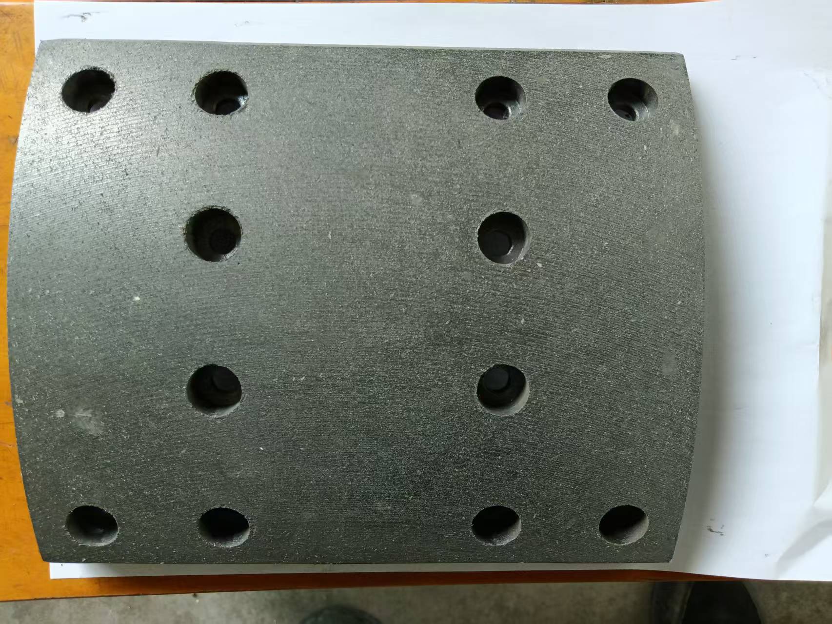 12-Hole Heavy Truck Drum Brake Lining, High Temperature Resistant Brake Shoe Liner for Semi-trailer & Dump Truck