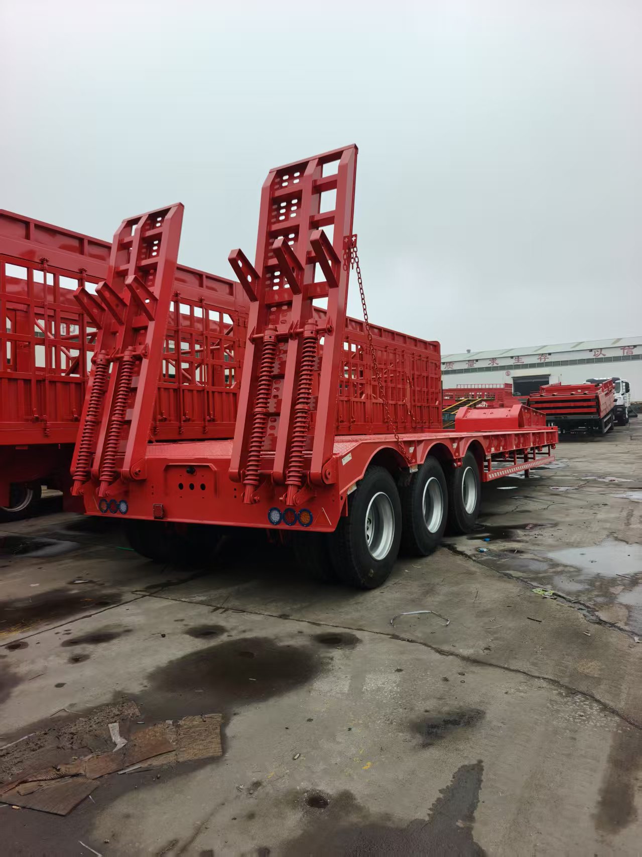 13m×3m Wide Lowbed Semi Trailer, Customizable Tires Excavator Transport Semi-Trailer
