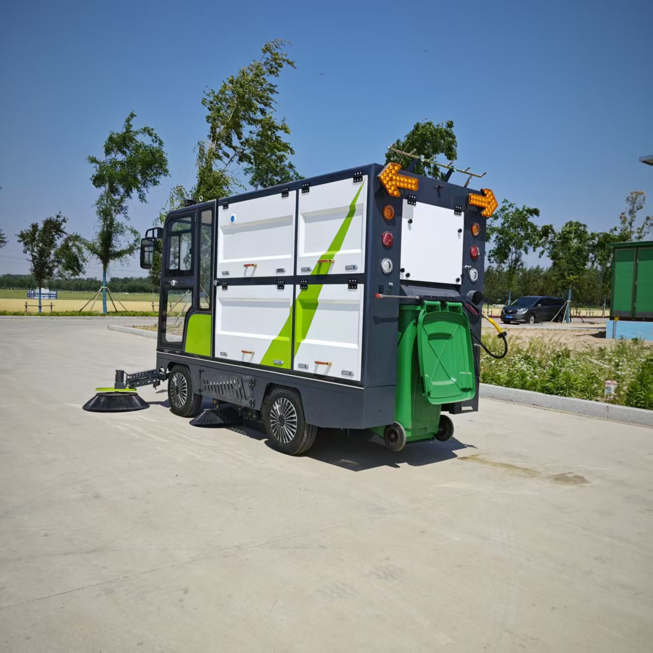 YJ Single Hanging Bin Fully Enclosed Ride-on Road Sweeper, Lithium Battery Municipal Street Cleaning Vehicle