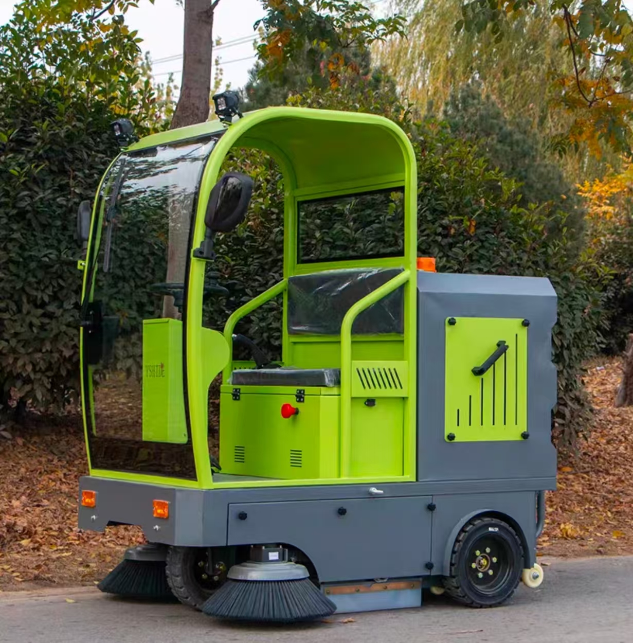 YJ-1500 Semi-closed Ride-on Floor Sweeper Maintenance-free Lead-acid Battery Factory Dust Cleaning Machine
