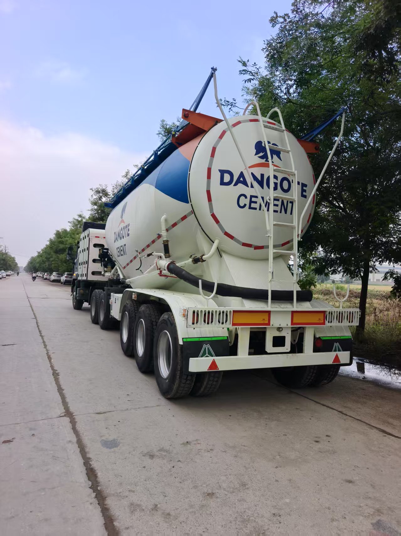 DANGOTE Brand Bulk Cement Tank Semi Trailer, 3 Axle Fly Ash Powder Material Transport Tanker Semi-Trailer for Africa Export