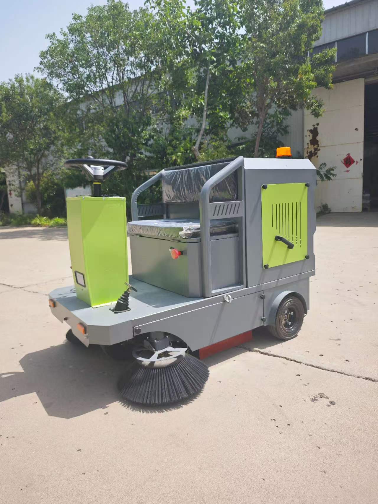 YJ-1500 Semi-closed Ride-on Floor Sweeper Maintenance-free Lead-acid Battery Factory Dust Cleaning Machine