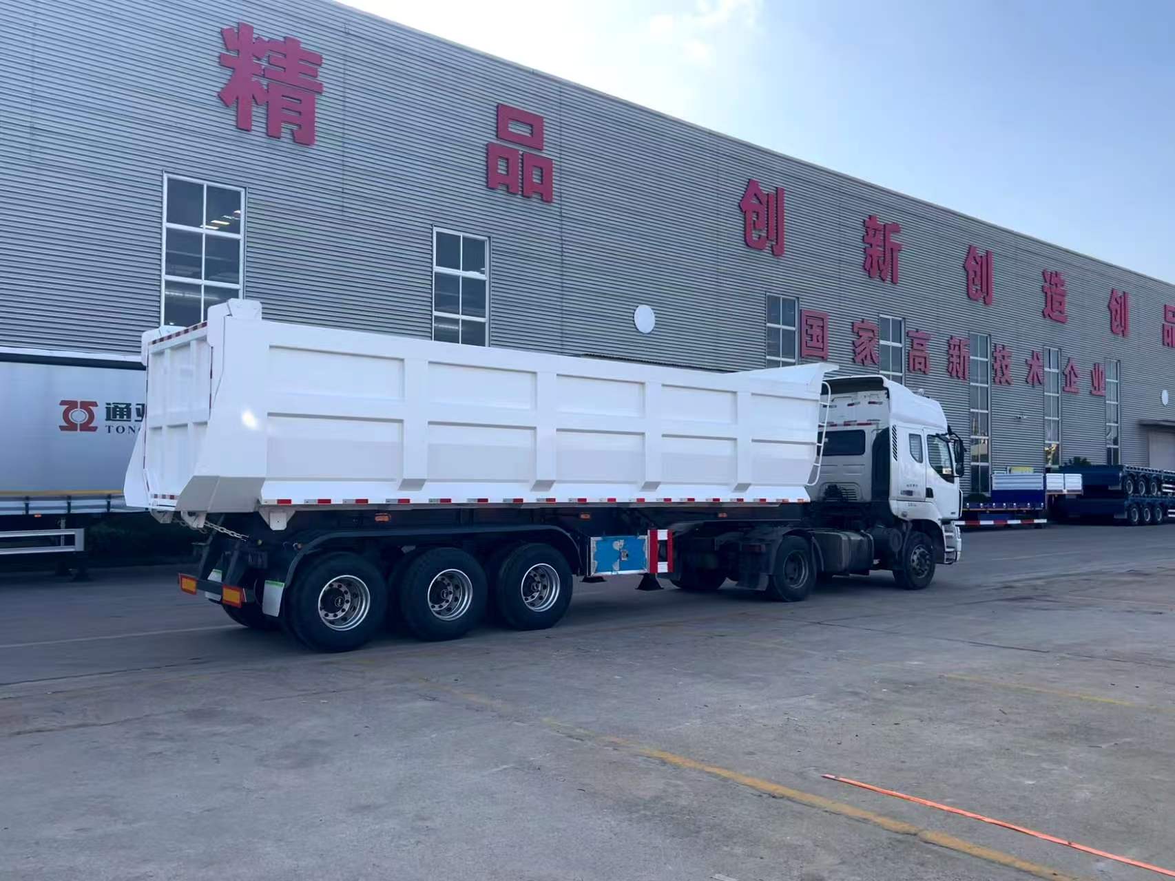 Rear-tipping Dump Semi-trailer Hydraulic Lifting Bulk Cargo Transport Trailer