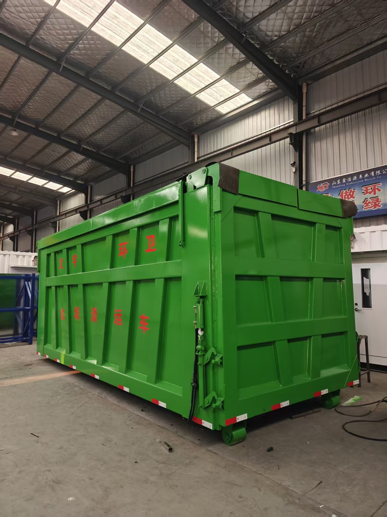 Custom Large Hydraulic Top Cover Hook Arm Muck Transfer Bin 30 Cubic Meter Engineering Waste Box Full Auto Hydraulic Enclosed Sanitation Roll Off Container