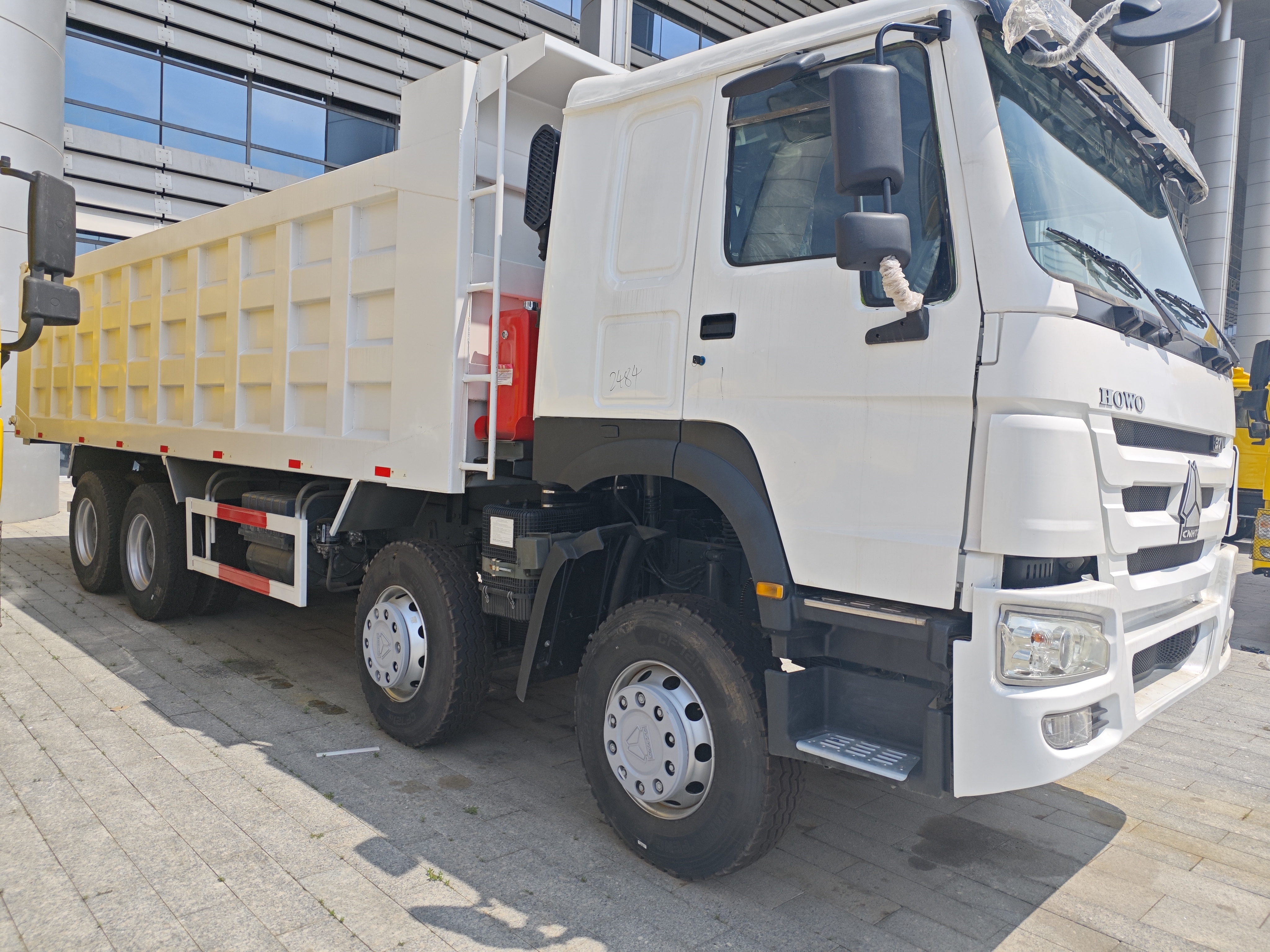 Used HOWO 8×4 4-axle Tipper Dump Truck, 336/371/375/420HP Mining Dumper With 31-40T Load Capacity