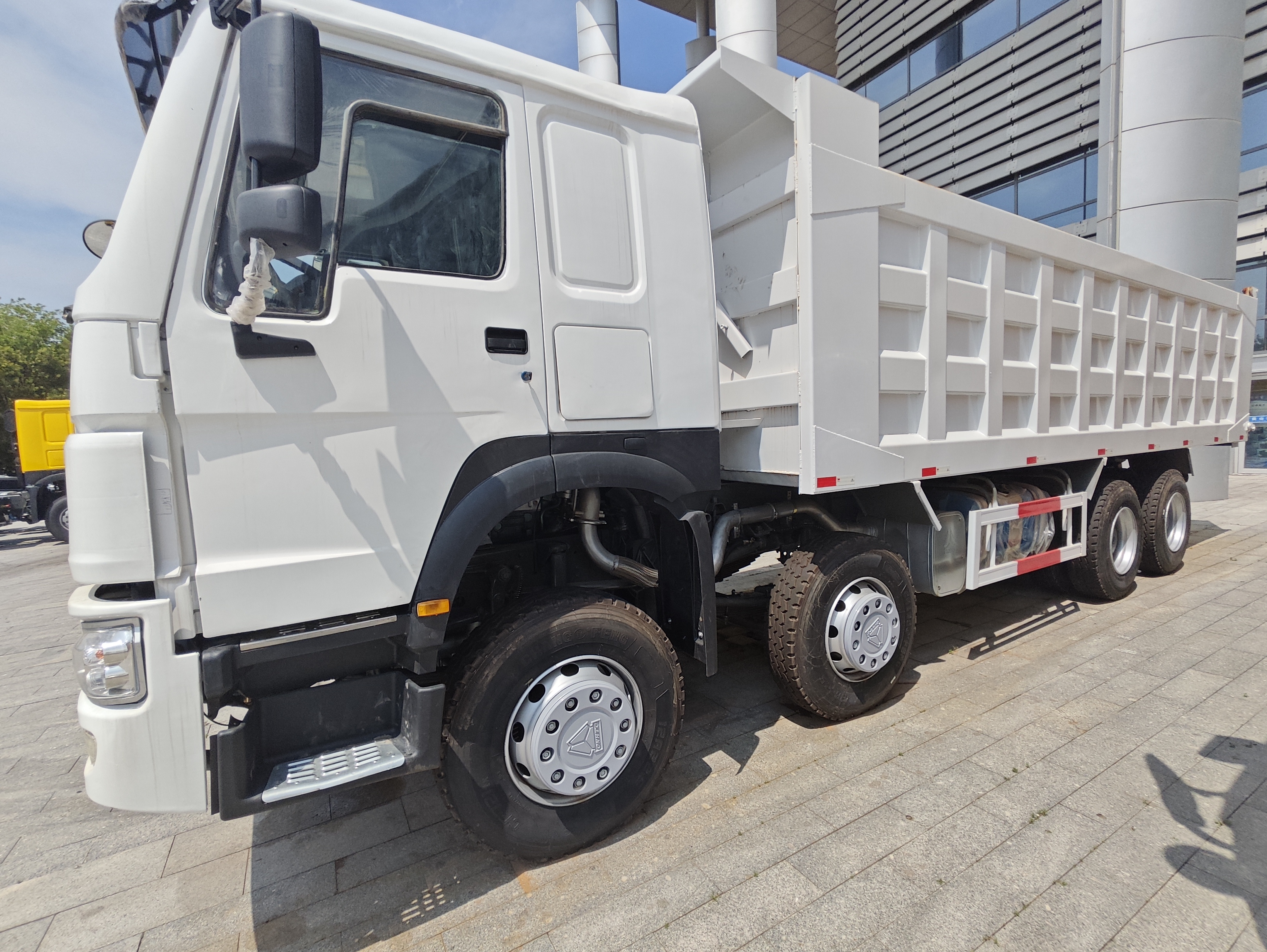 Used HOWO 8×4 4-axle Tipper Dump Truck, 336/371/375/420HP Mining Dumper With 31-40T Load Capacity