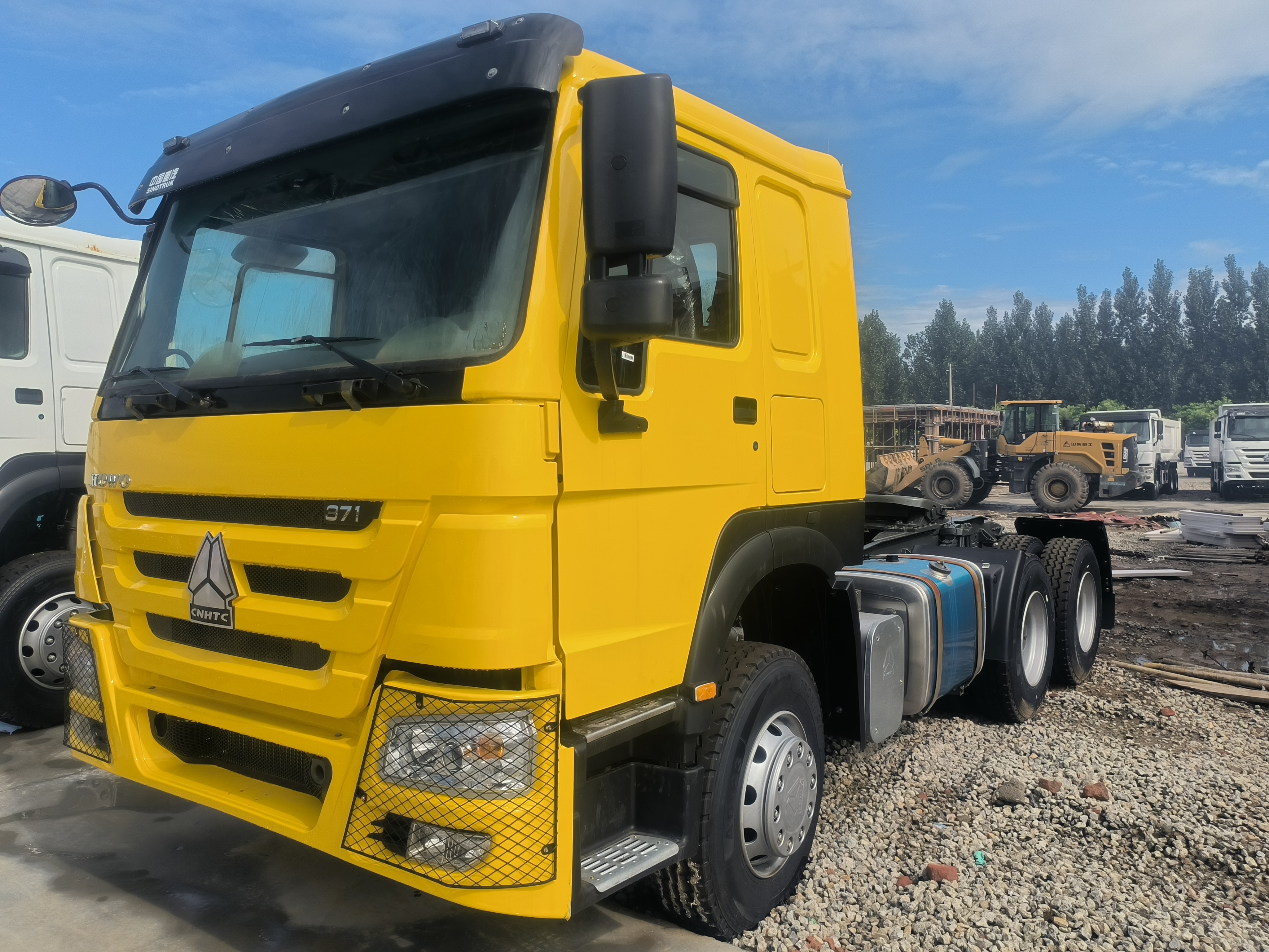 Used SINOTRUK HOWO 6×4 Tractor Head, 6-cylinder Diesel Engine, 10-speed Manual Gearbox