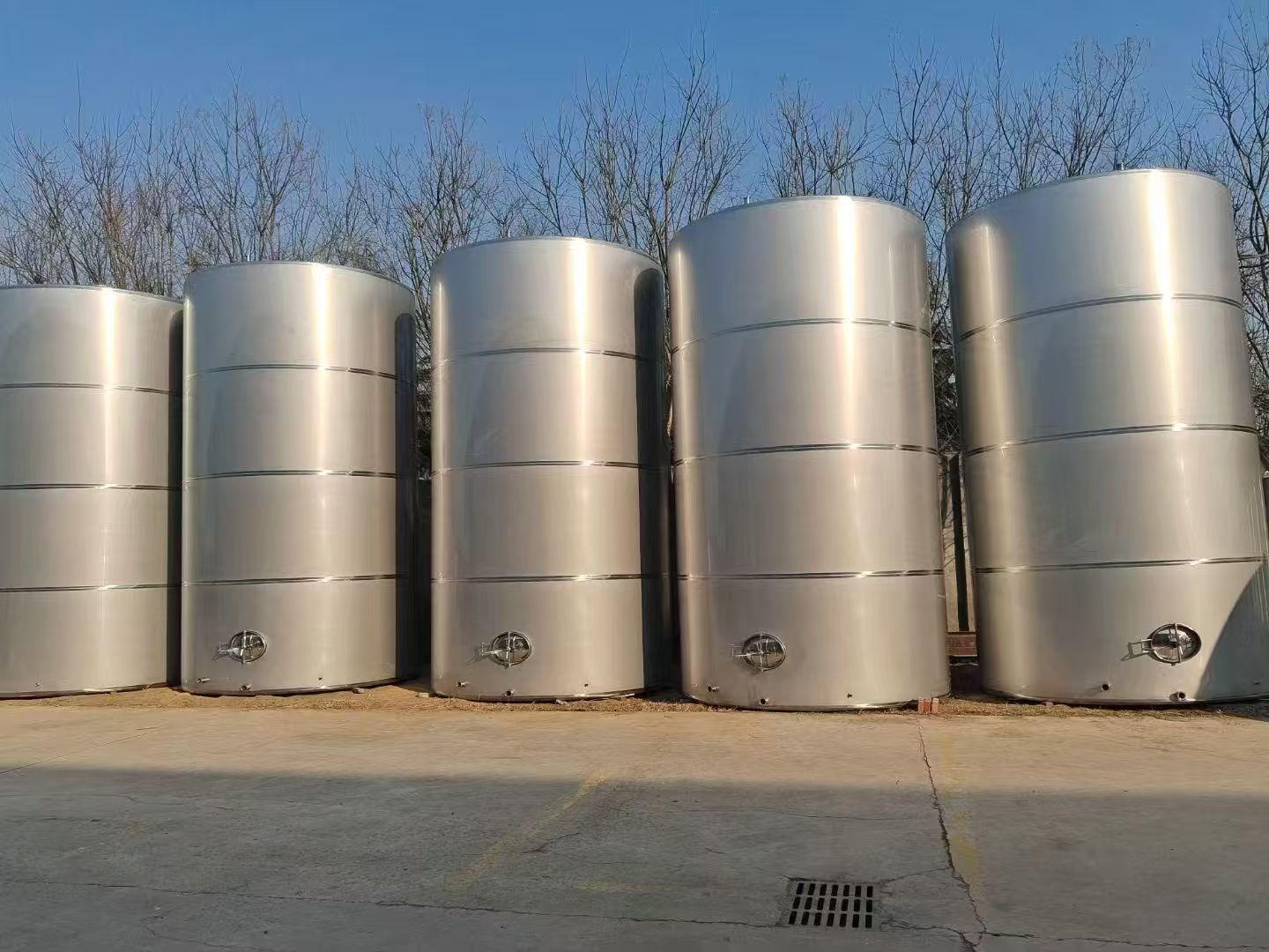 5000L 304 Stainless Steel Storage Tank Vertical Double Cone Mixing Tank For Food Beverage