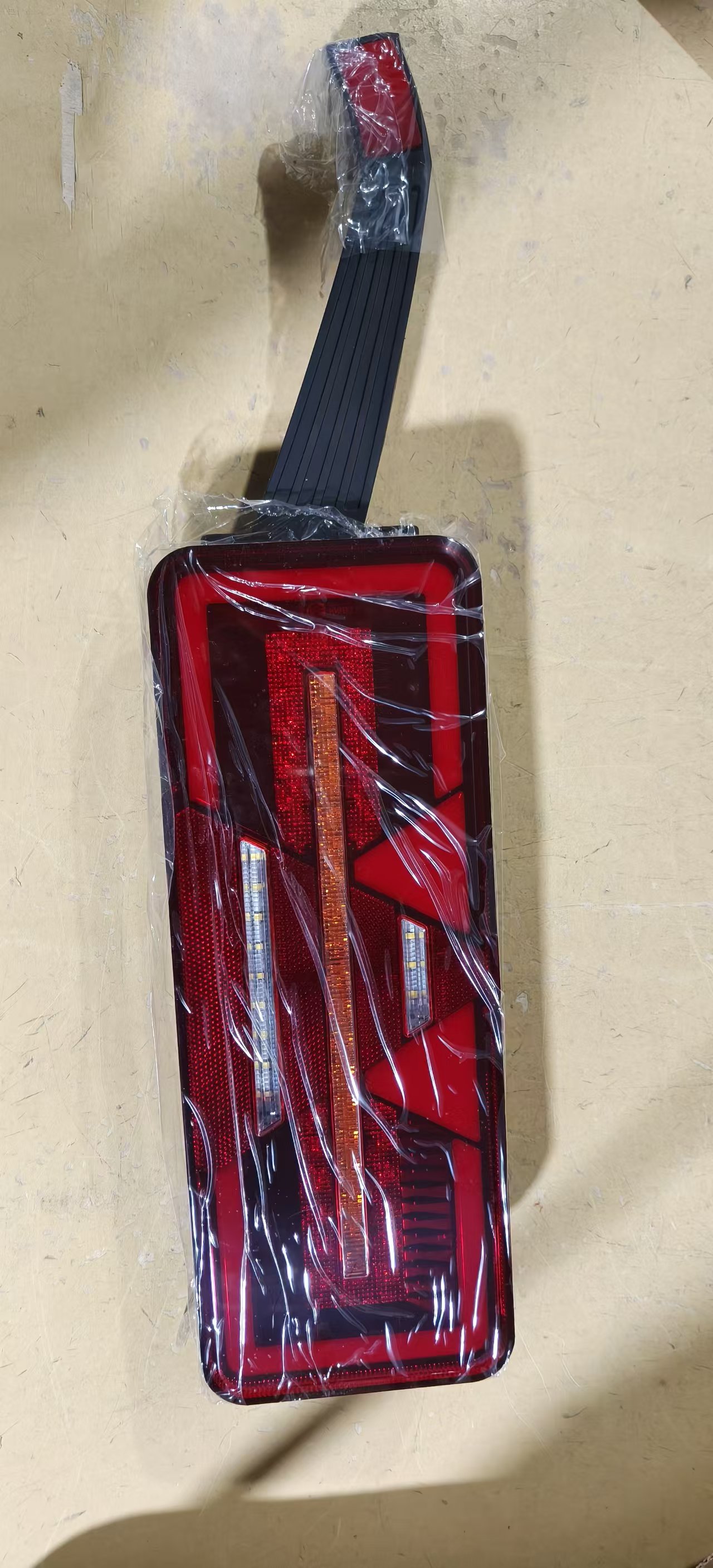 Vertical LED Truck Trailer Tail Light with Bracket