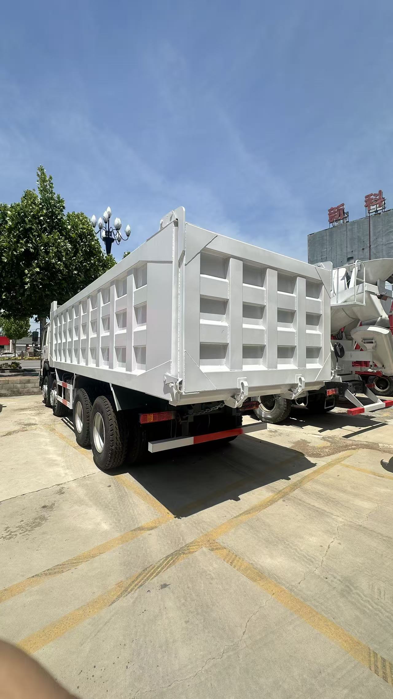 Used SINOTRUK HOWO 8×4 Dump Truck With Weichai 371 Engine Large Volume For Aggregate Transport