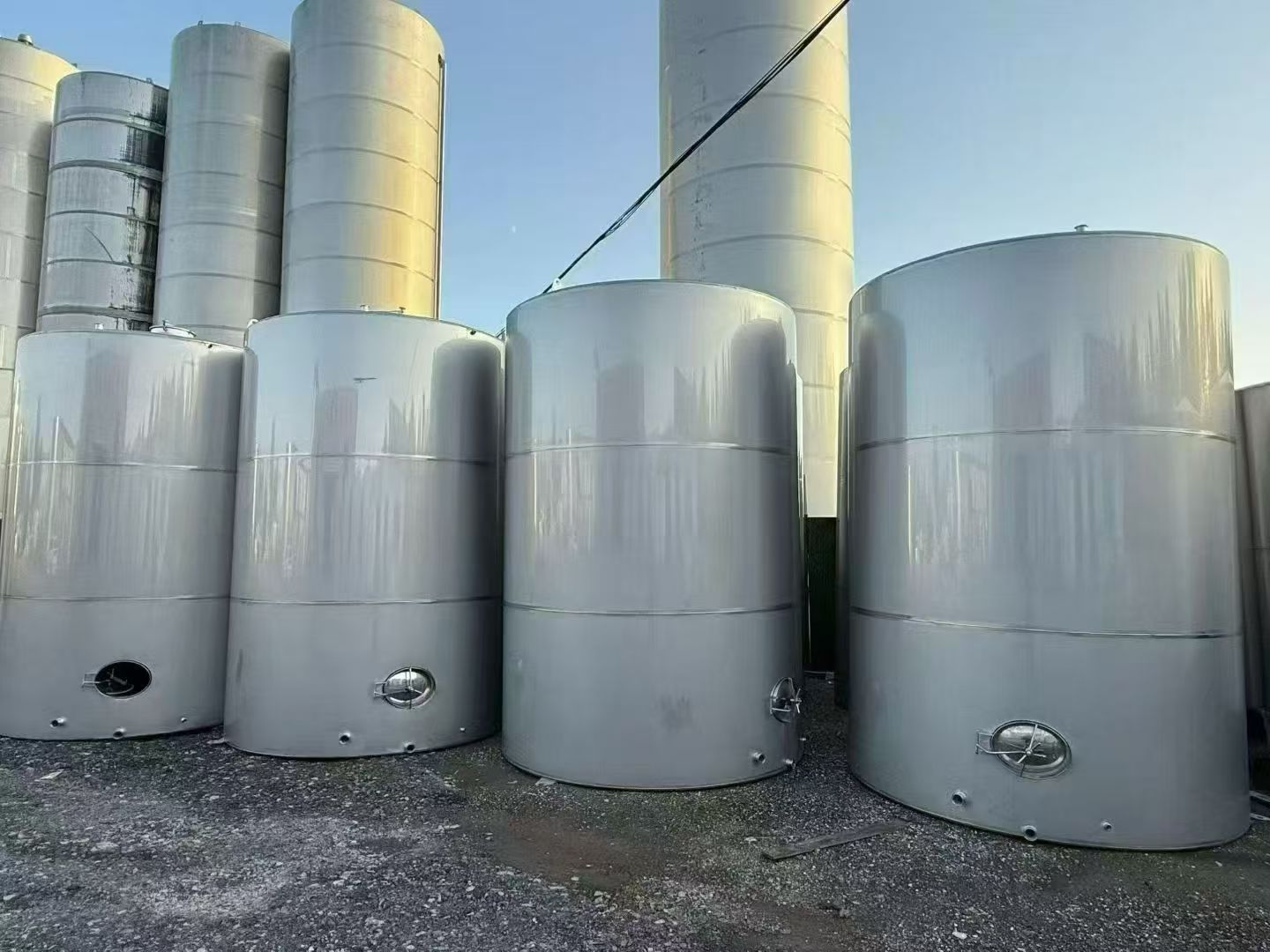 10000L 304 Stainless Steel Storage Tank Vertical Top & Bottom Cone Mixing Tank For Food Beverage