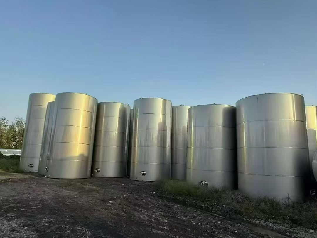 10000L 304 Stainless Steel Storage Tank Vertical Top & Bottom Cone Mixing Tank For Food Beverage